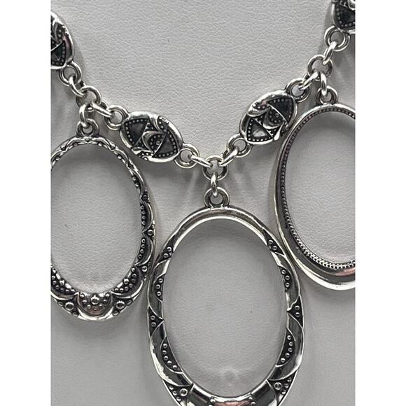 Brighton‎ SWINGING SIXTIES Silver
Tone Ovals Chunky Statement
Necklace - Picture 4 of 11